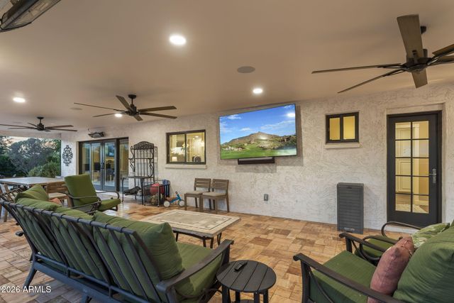 4945 E CHEERY LYNN Road, Phoenix, AZ 85018