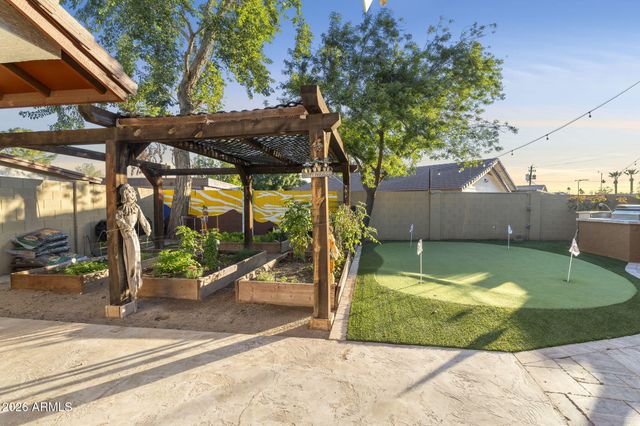 4945 E CHEERY LYNN Road, Phoenix, AZ 85018