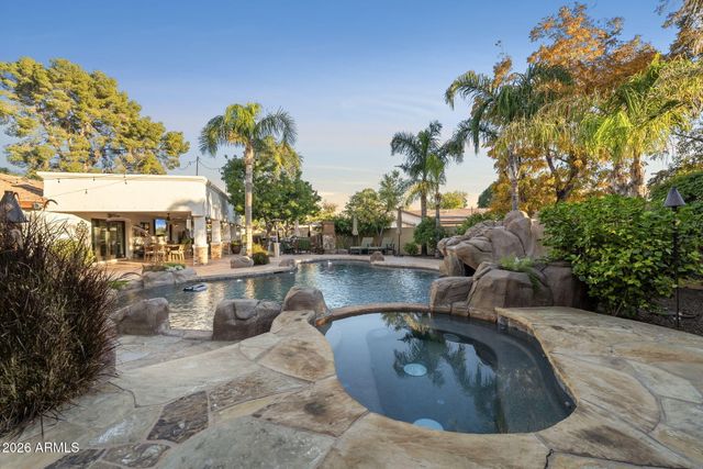 4945 E CHEERY LYNN Road, Phoenix, AZ 85018