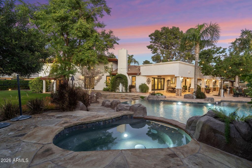 4945 E CHEERY LYNN Road, Phoenix, AZ 85018