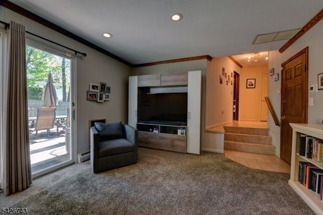 25 Debbie Ct, Wayne Twp., NJ 07470