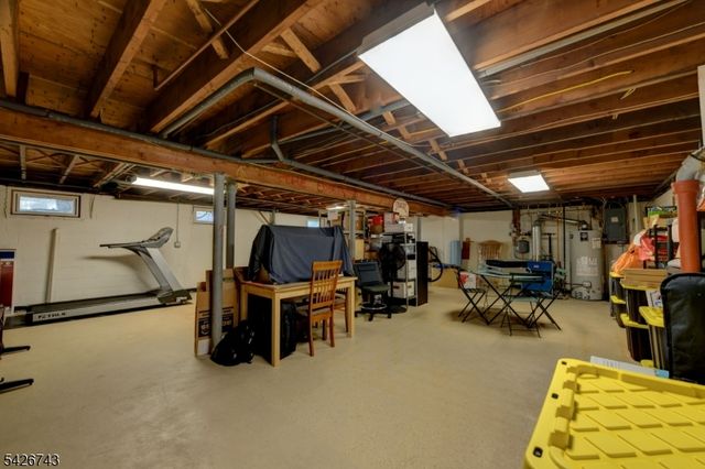 25 Debbie Ct, Wayne Twp., NJ 07470