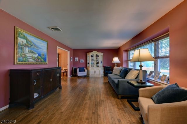 25 Debbie Ct, Wayne Twp., NJ 07470