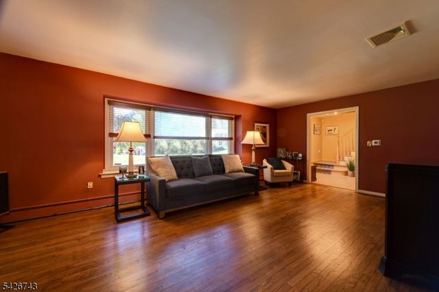 25 Debbie Ct, Wayne Twp., NJ 07470