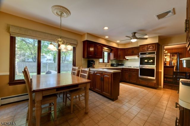 25 Debbie Ct, Wayne Twp., NJ 07470