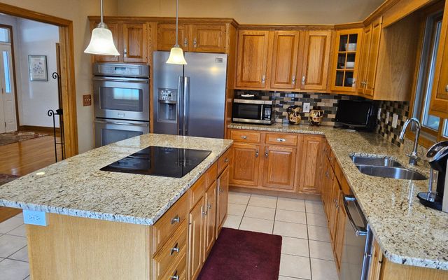 63 Pleasant St, Rockland, MA 02370