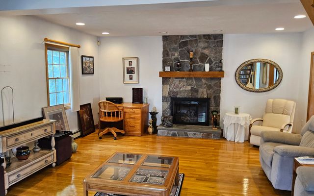 63 Pleasant St, Rockland, MA 02370