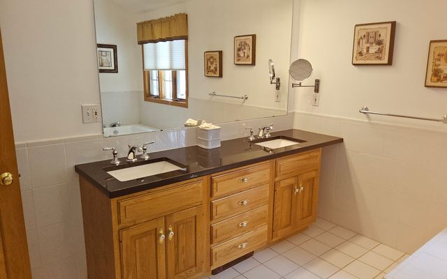 63 Pleasant St, Rockland, MA 02370