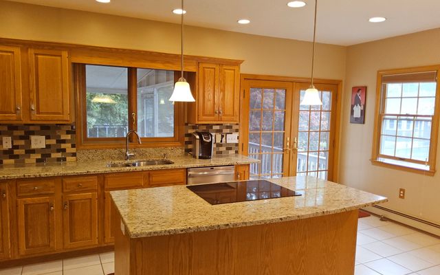 63 Pleasant St, Rockland, MA 02370