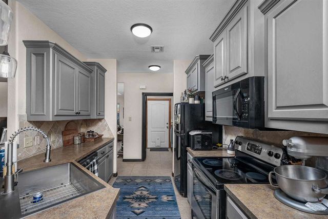 89 NE Deerfield Dr, Elgin, OK 73538