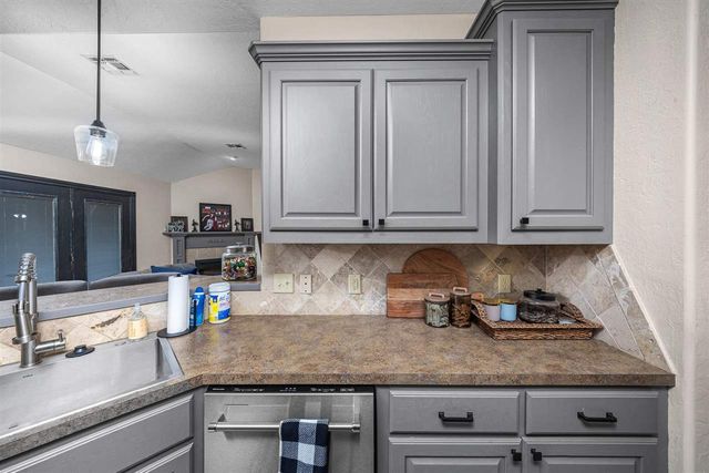 89 NE Deerfield Dr, Elgin, OK 73538