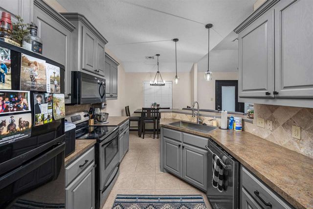 89 NE Deerfield Dr, Elgin, OK 73538