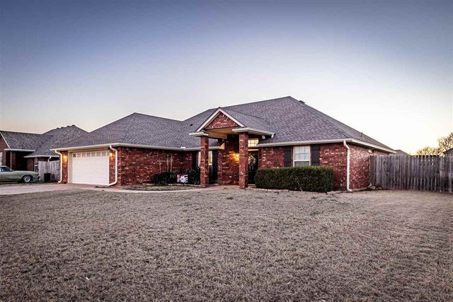 89 NE Deerfield Dr, Elgin, OK 73538
