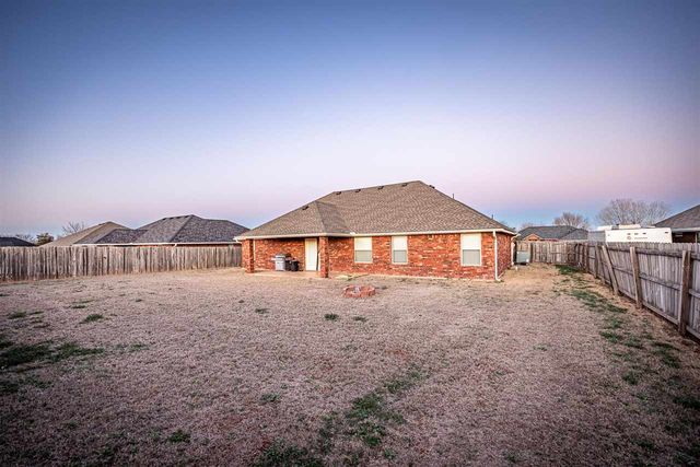 89 NE Deerfield Dr, Elgin, OK 73538