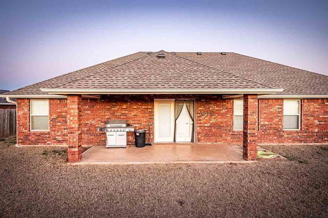 89 NE Deerfield Dr, Elgin, OK 73538
