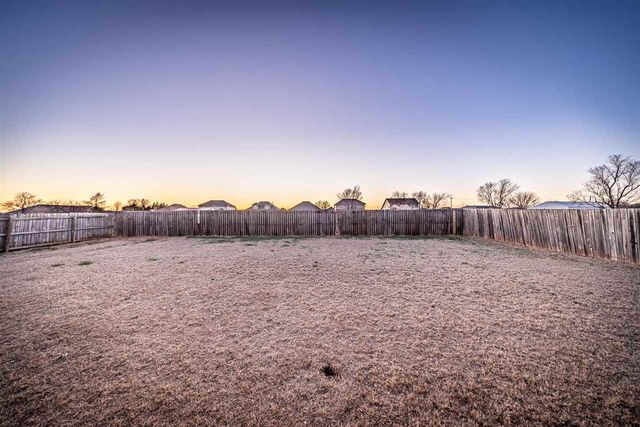 89 NE Deerfield Dr, Elgin, OK 73538