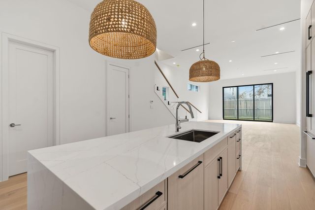 824 Malone Street, Houston, TX 77007