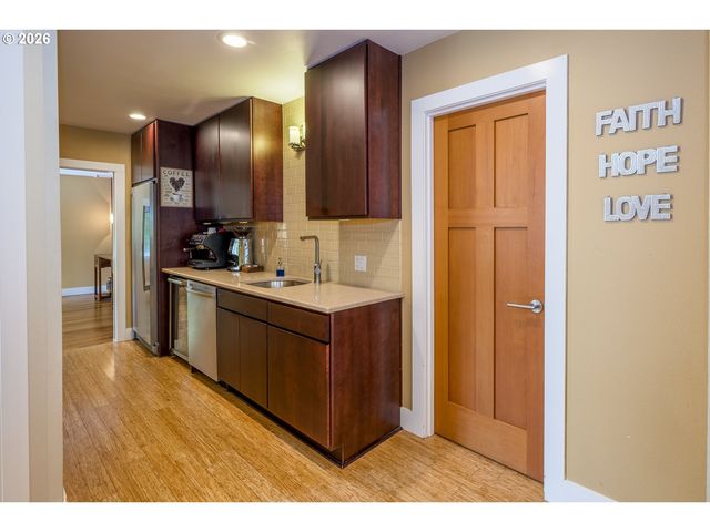 1334 Sw 57TH Ave, Portland, OR 97221