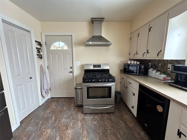 1954 E 2 Street, Erie, PA 16511