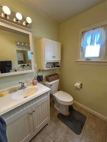 1954 E 2 Street, Erie, PA 16511