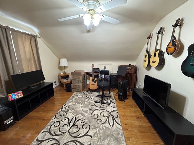 1954 E 2 Street, Erie, PA 16511