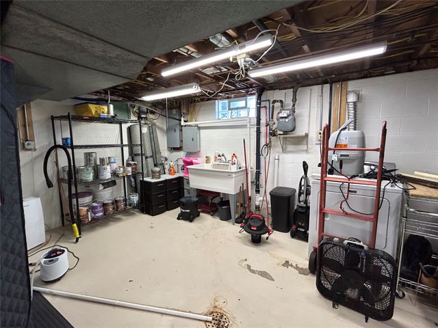 1954 E 2 Street, Erie, PA 16511