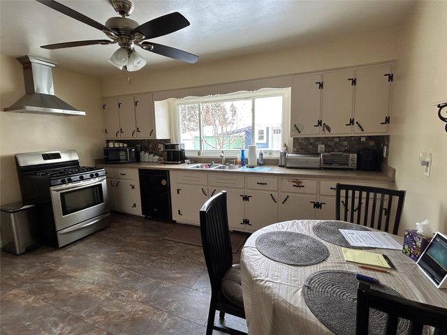 1954 E 2 Street, Erie, PA 16511