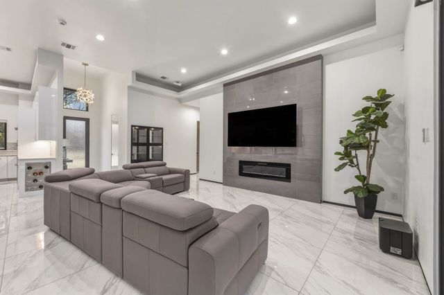 1515 N Fielder Road, Arlington, TX 76012