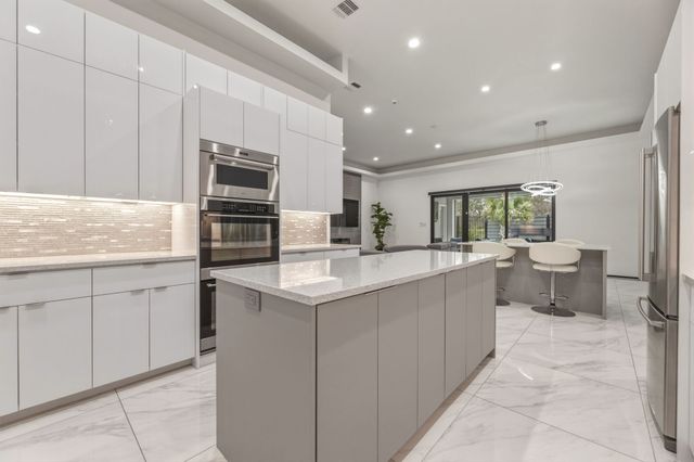 1515 N Fielder Road, Arlington, TX 76012