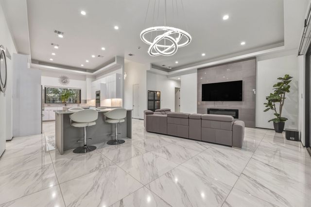 1515 N Fielder Road, Arlington, TX 76012