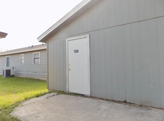 702 E Highland Boulevard, San Angelo, TX 76903