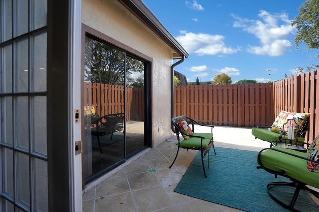 4143 Palm Bay Circle A, West Palm Beach, FL 33406