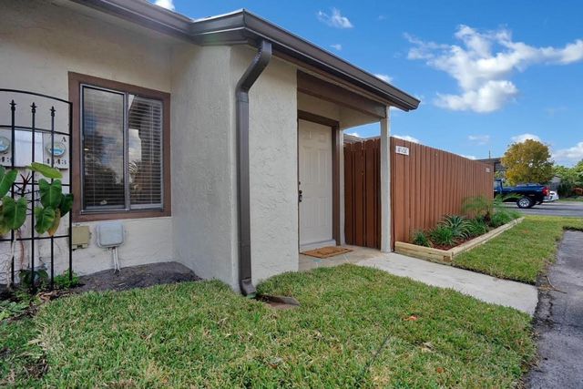 4143 Palm Bay Circle A, West Palm Beach, FL 33406