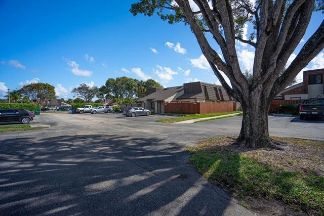 4143 Palm Bay Circle A, West Palm Beach, FL 33406