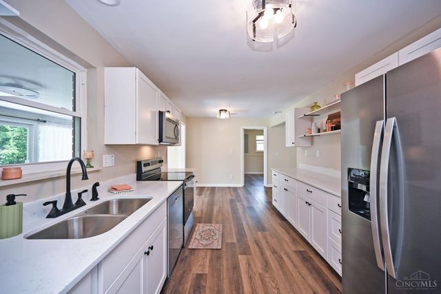 1102 Heatherstone Way, Miami Twp, OH 45150