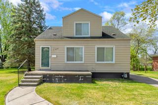 18792 Old Homestead Drive, Harper Woods, MI 48225