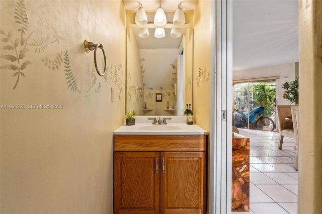 415 NW 85th Pl 1707, Miami, FL 33126