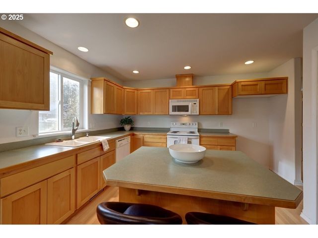 618 7TH Ave, Hammond, OR 97121