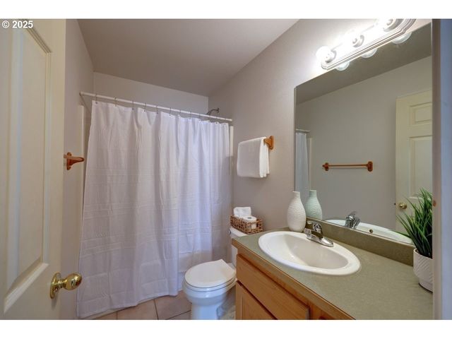 618 7TH Ave, Hammond, OR 97121