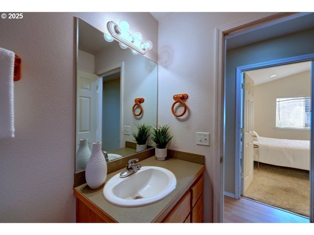 618 7TH Ave, Hammond, OR 97121