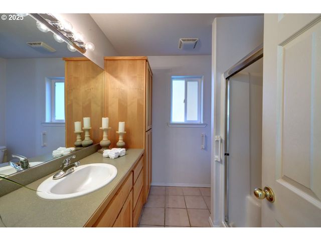 618 7TH Ave, Hammond, OR 97121