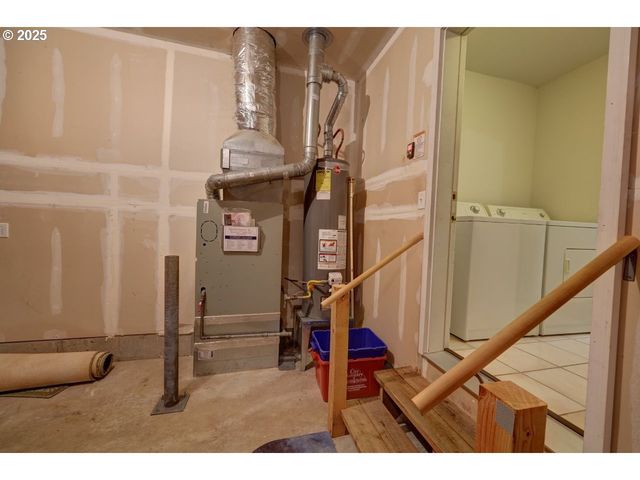 618 7TH Ave, Hammond, OR 97121