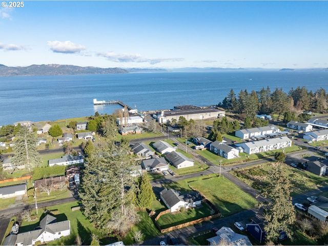 618 7TH Ave, Hammond, OR 97121