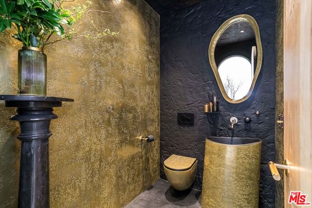 30125 Harvester Road, Malibu, CA 90265