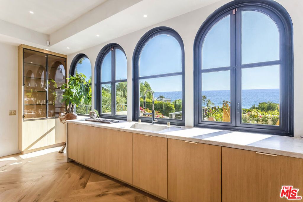 Image 12 of property listing at 30125 Harvester Road, Malibu, CA 90265