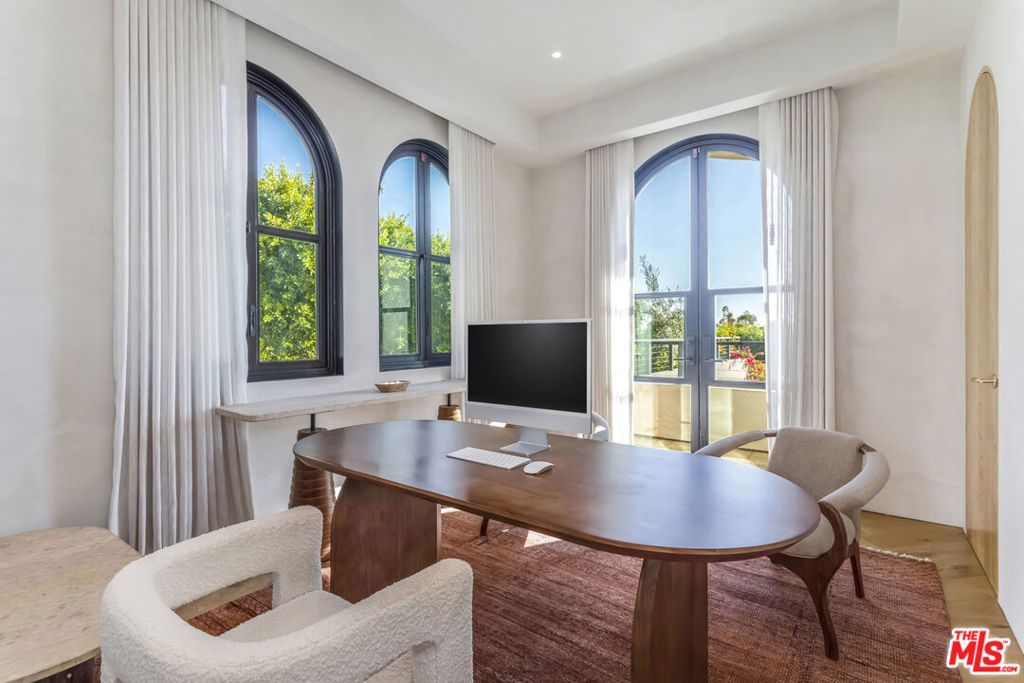 Image 14 of property listing at 30125 Harvester Road, Malibu, CA 90265