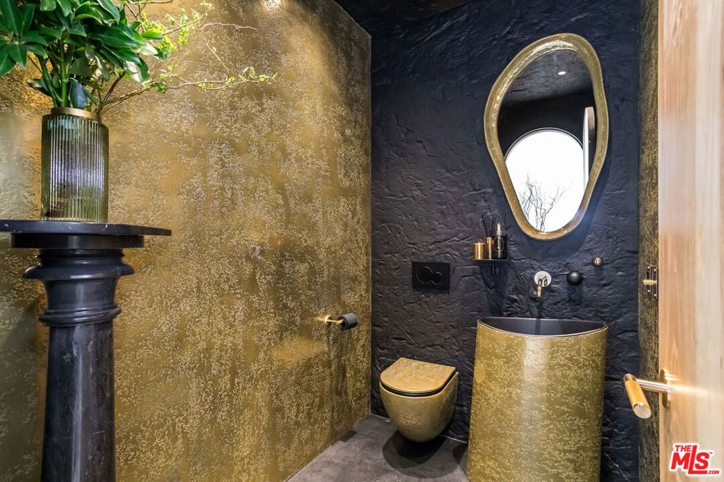 Image 15 of property listing at 30125 Harvester Road, Malibu, CA 90265