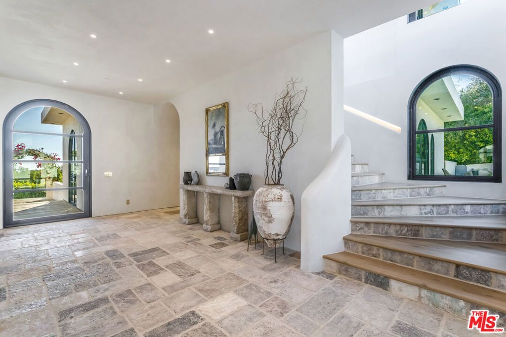 Image 22 of property listing at 30125 Harvester Road, Malibu, CA 90265