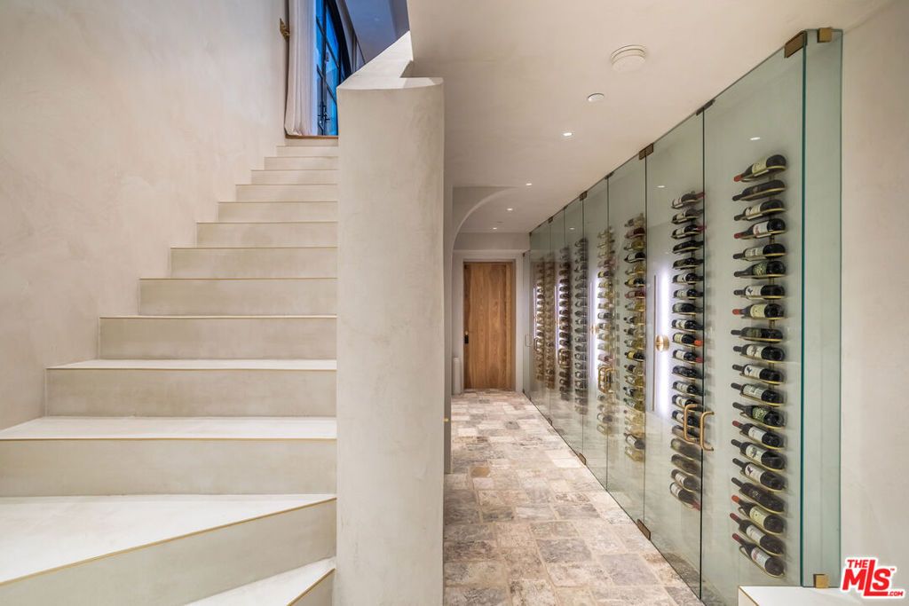 Image 26 of property listing at 30125 Harvester Road, Malibu, CA 90265