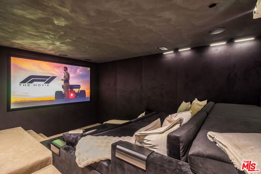 Image 30 of property listing at 30125 Harvester Road, Malibu, CA 90265